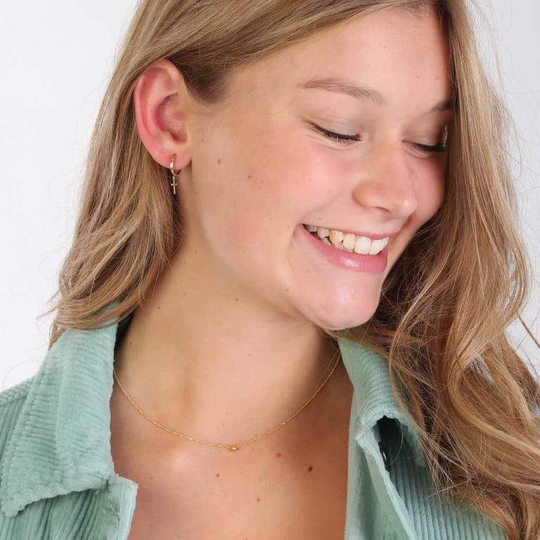 9 karaat oorringen met hanger kruis voor dames