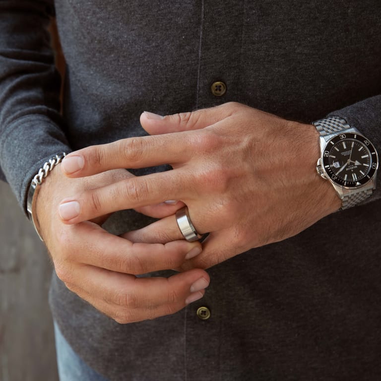 Gerecycled stainless steel herenring streep