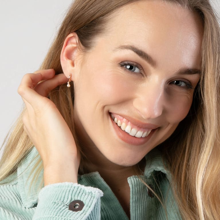 Zilveren rosedplated oorringen parel