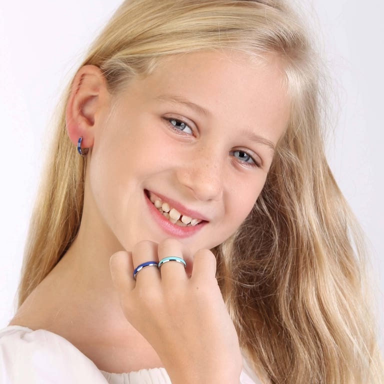 Gerecycled stalen kinderring met emaille sapphire