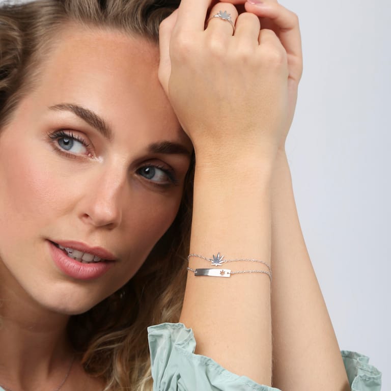 Zilveren armband bar open wietblad