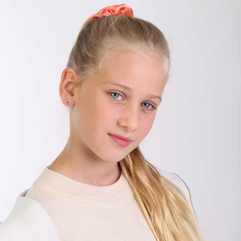 Zilveren kinderoorbellen met wit kristal rond