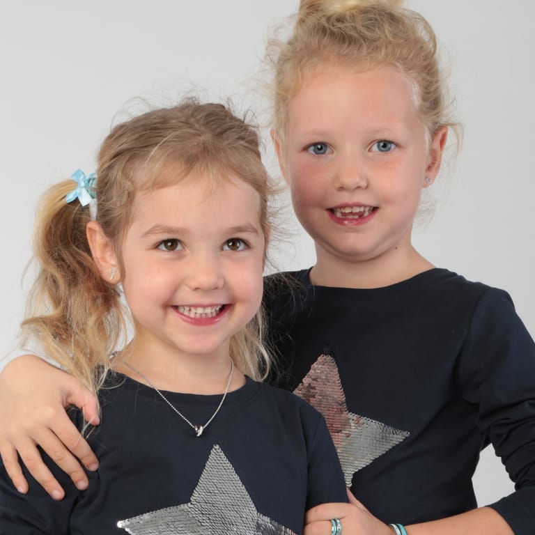 Zilveren kinderoorbellen vogel emaille