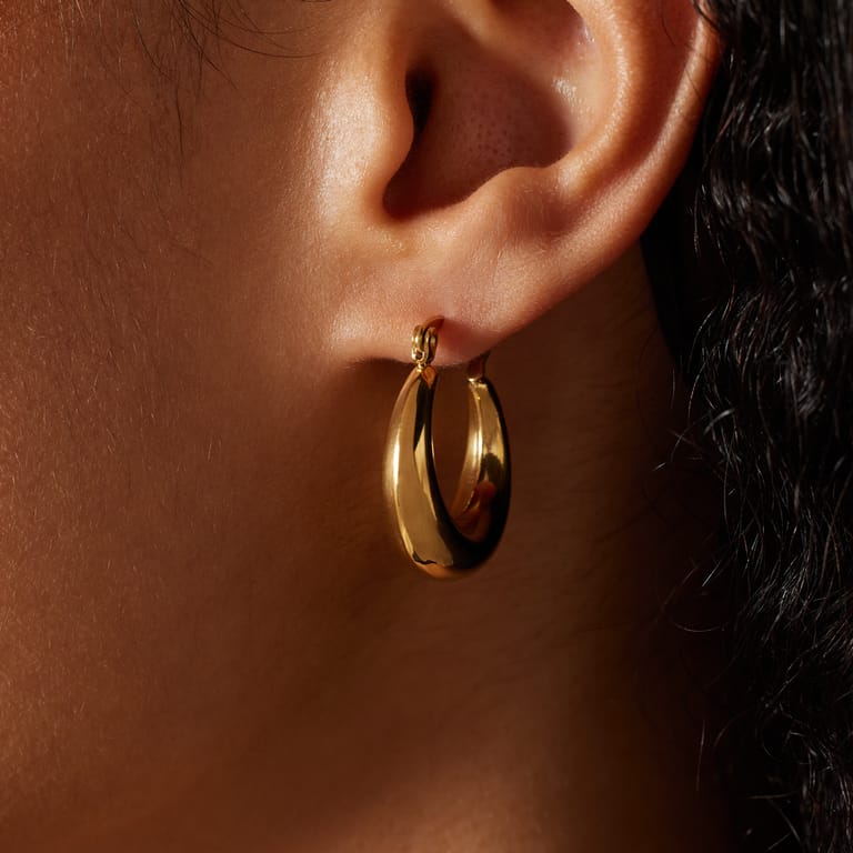 Myla stalen goldplated oorringen voor dames