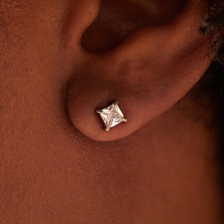 Gerecycled stainless steel oorknoppen rond met zirkonia 4mm voor heren