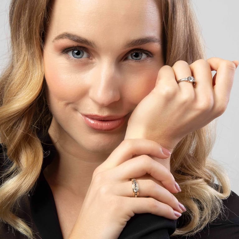 9 Karaat ring met 3 zirkonia stenen