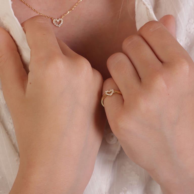 Zilveren goldplated kinderring hart met zirkonia