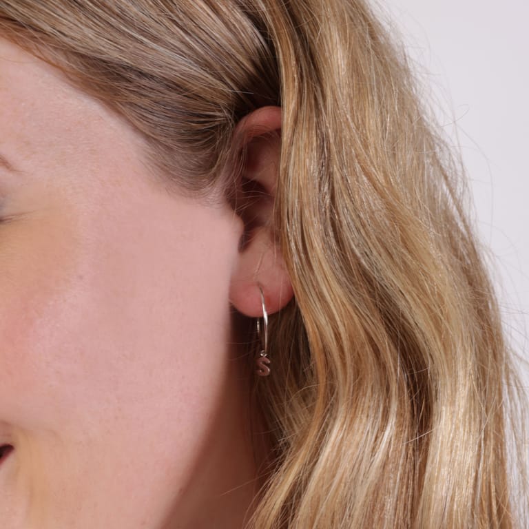 Zilveren goldplated oorbellen letter/stardust