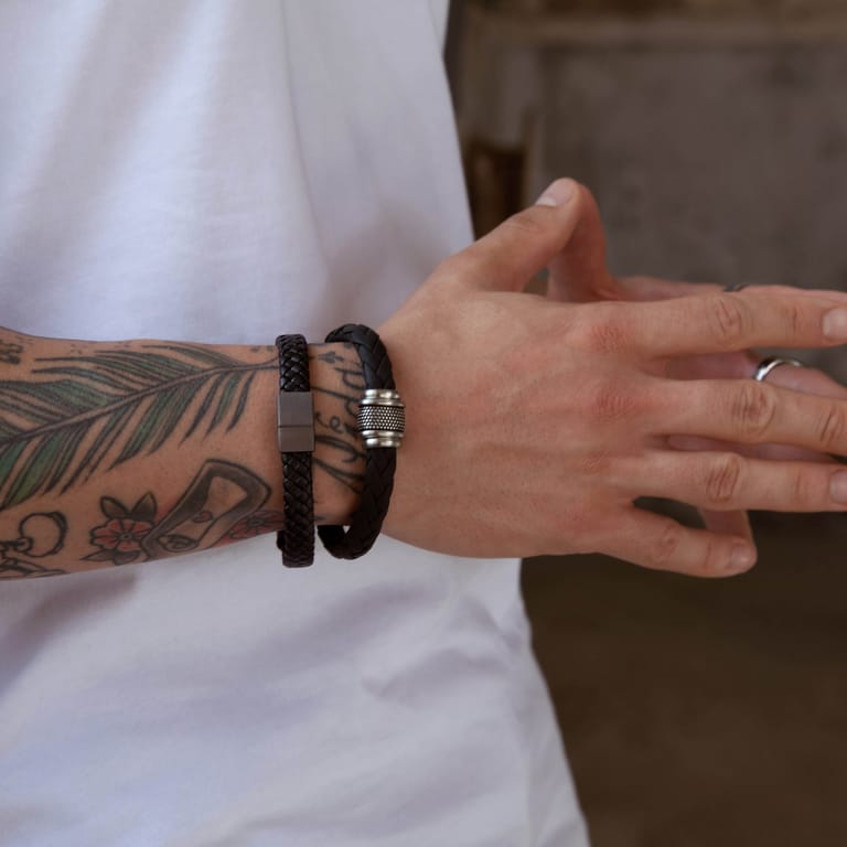 Herrenarmband, Edelstahl, mit geflochtenem, schwarzem Leder