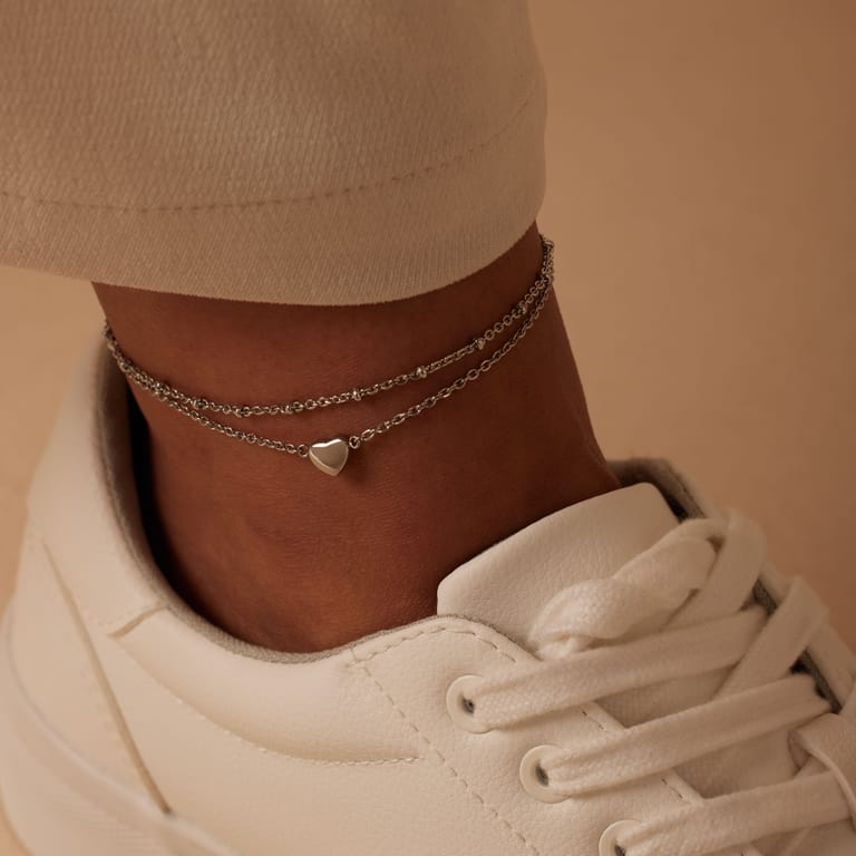 Gerecycleerd dubbele stainless steel enkelbandje met een hartje