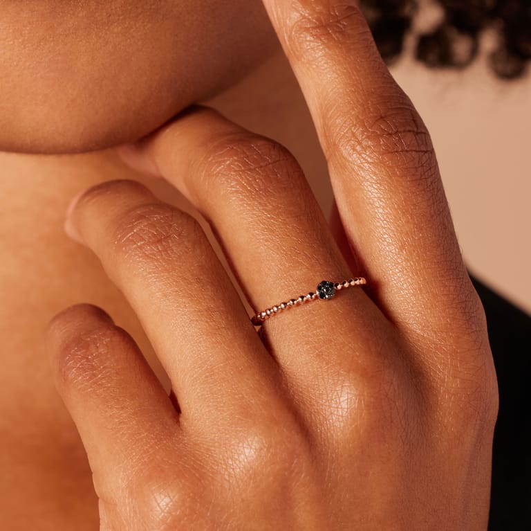 Ring, 585 Rotgold, 7 schwarze Diamanten 0,025 ct, Kugel