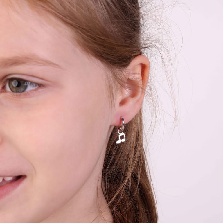 Zilveren oorringen met hanger muzieknoot K3