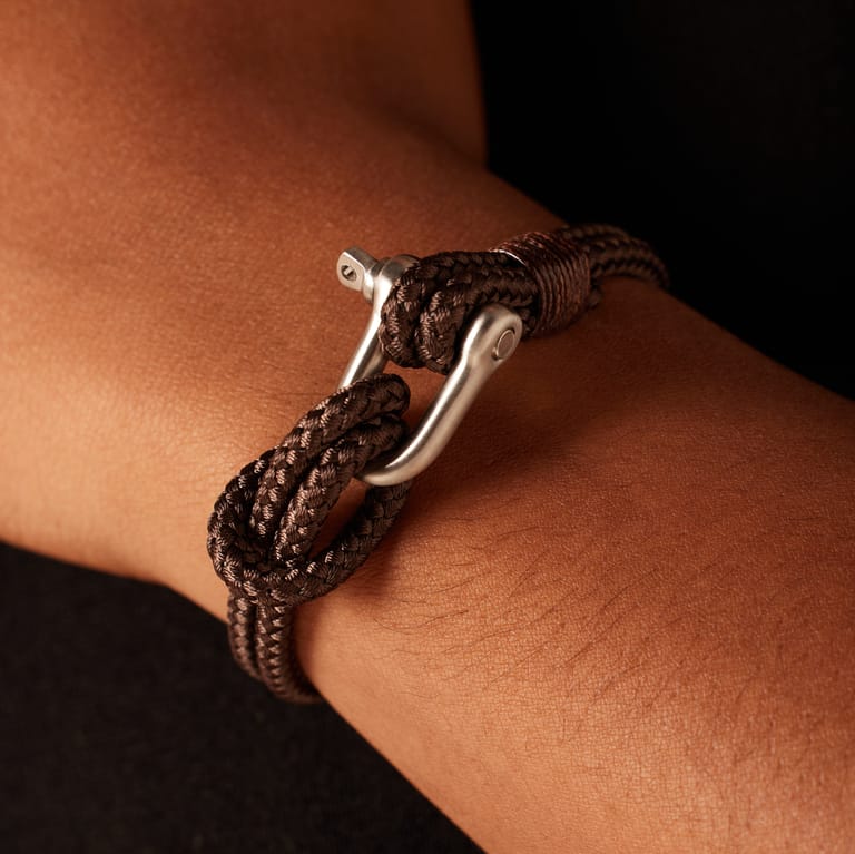 Stalen herenarmband harpsluiting donkerbruin