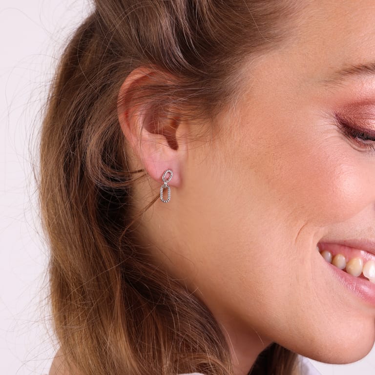 Zilveren oorknop met hanger twisted voor dames