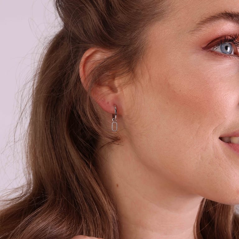 Zilveren oorringen met hanger twisted voor dames