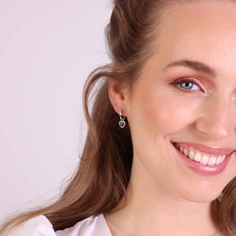 Zilveren oorringen met hanger hart zirkonia blauw voor dames