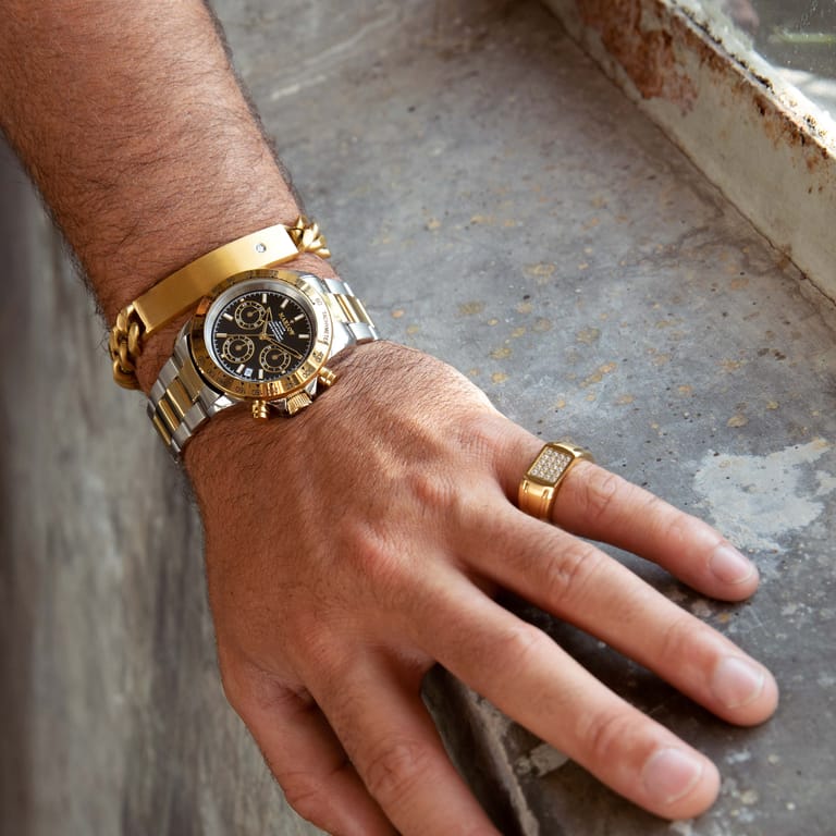 Gerecycleerd stainless steel goldplated heren zegelring met zirkonia