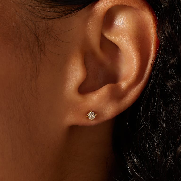 Zilveren goldplated oorknoppen rond 2,75mm met zirkonia voor dames