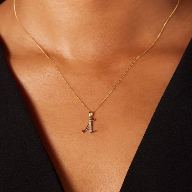 14 karaat geelgouden alfabet hanger met diamant 0,03ct