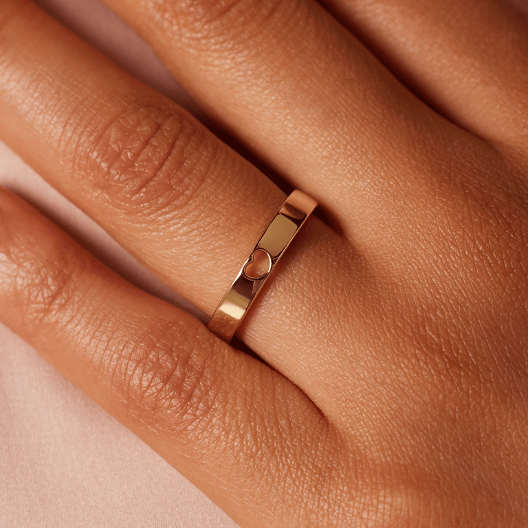 Zilveren goldplated ring met uitgesneden hart