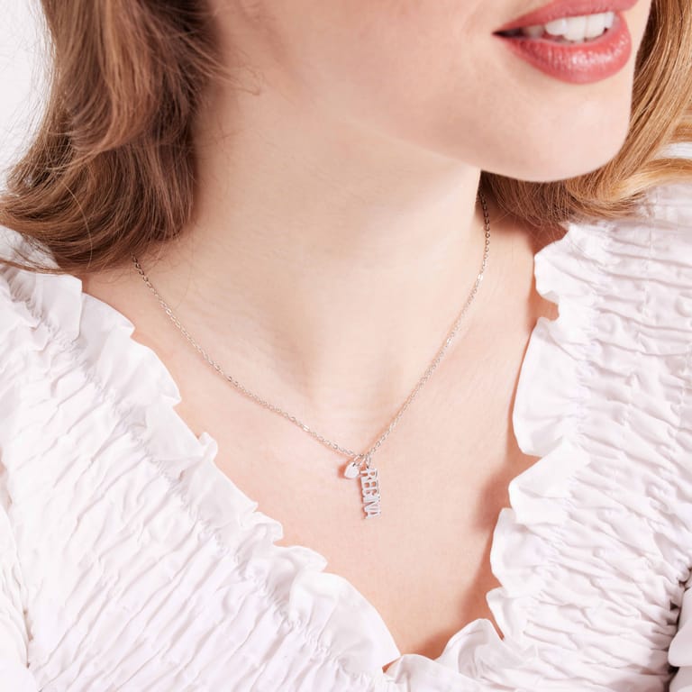 Zilveren naamketting verticaal hart voor dames