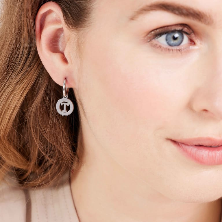 Stainless steel oorbellen met letter - T