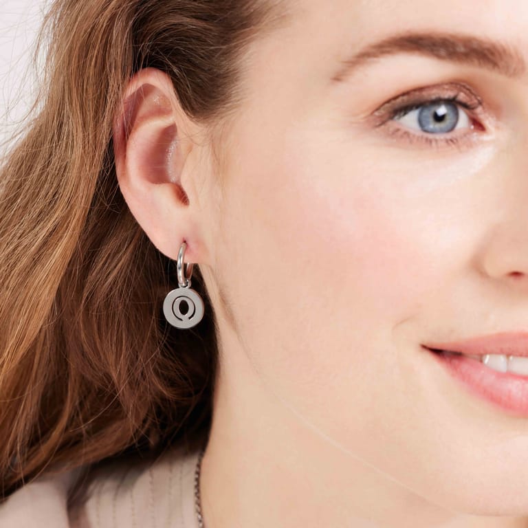 Stainless steel oorbellen met letter - Q