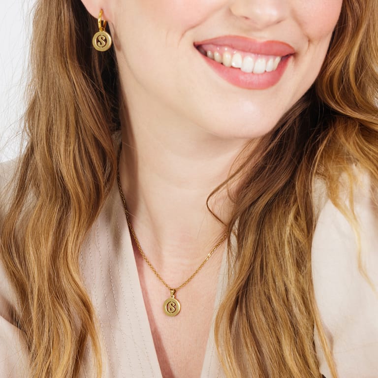 Stalen goldplated ketting met letterhanger S voor dames