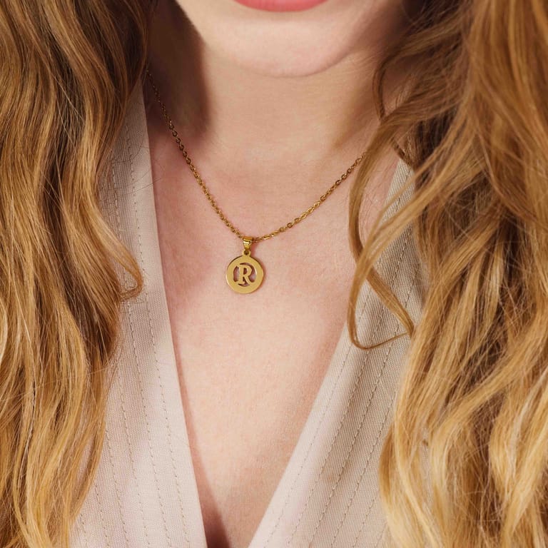Stalen goldplated ketting met letterhanger R voor dames