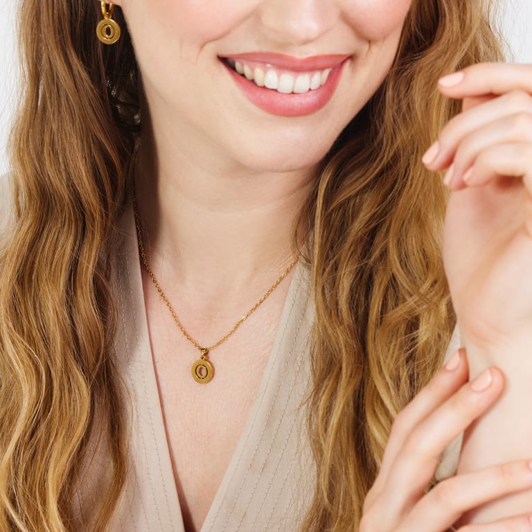 Stalen goldplated ketting met letterhanger O voor dames