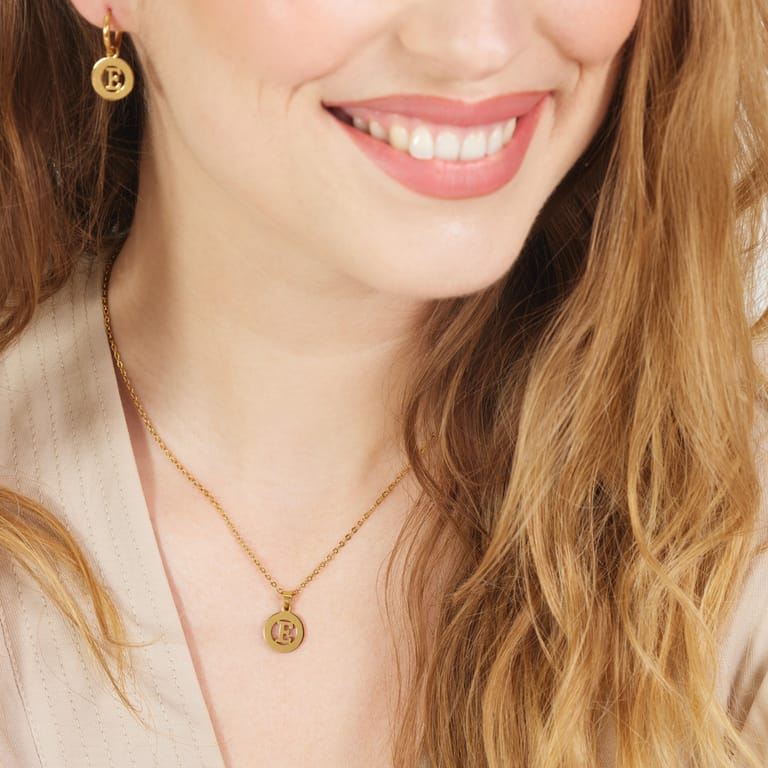 Stalen goldplated ketting met letter - E