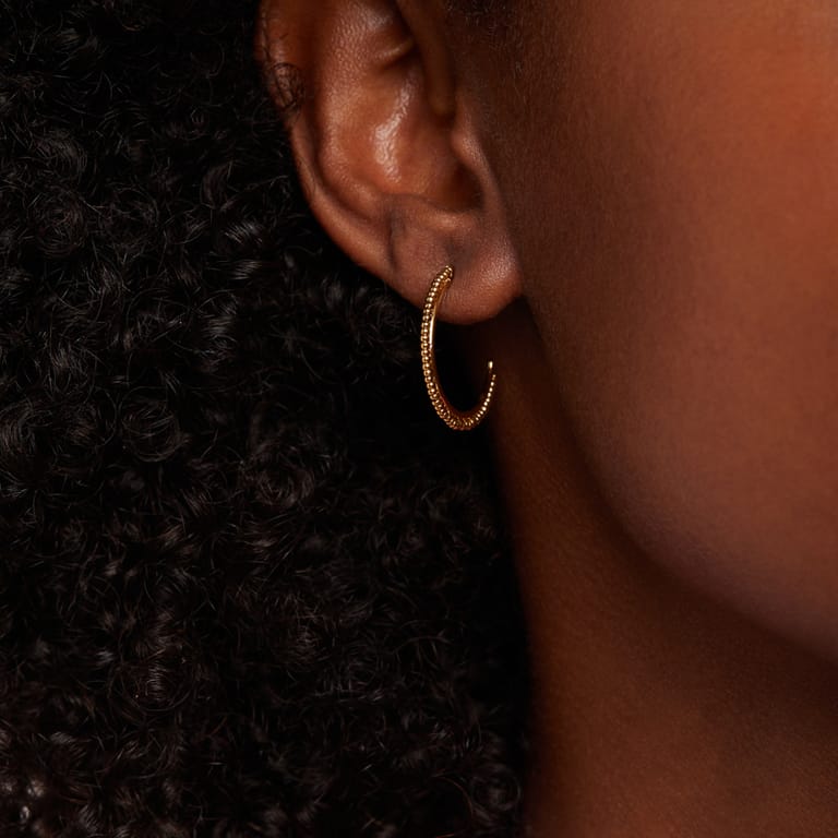Stalen goldplated oorringen met bol voor dames