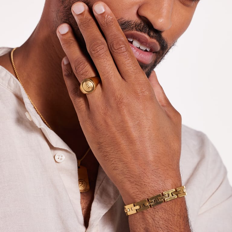 Gerecycleerd stainless steel goldplated ring met leeuw