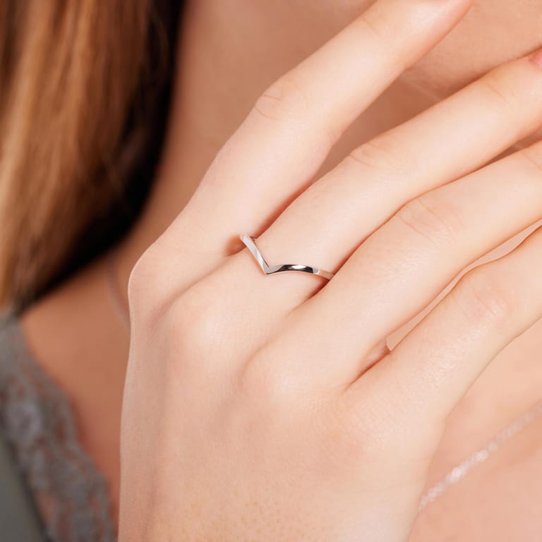 Zilveren ring V-vorm rhodiumplated