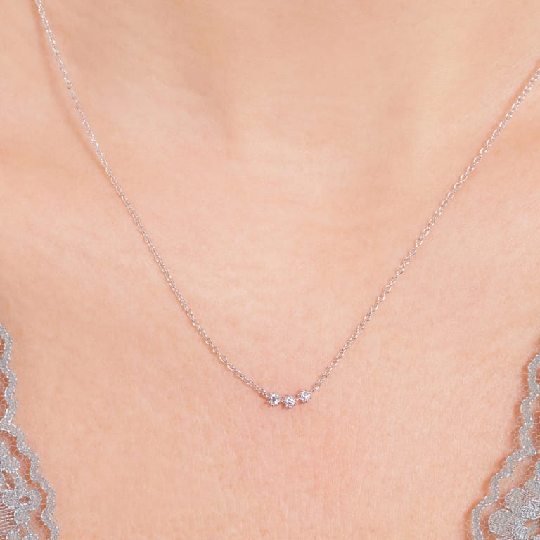 Zilveren ketting met drie zirkonia stenen