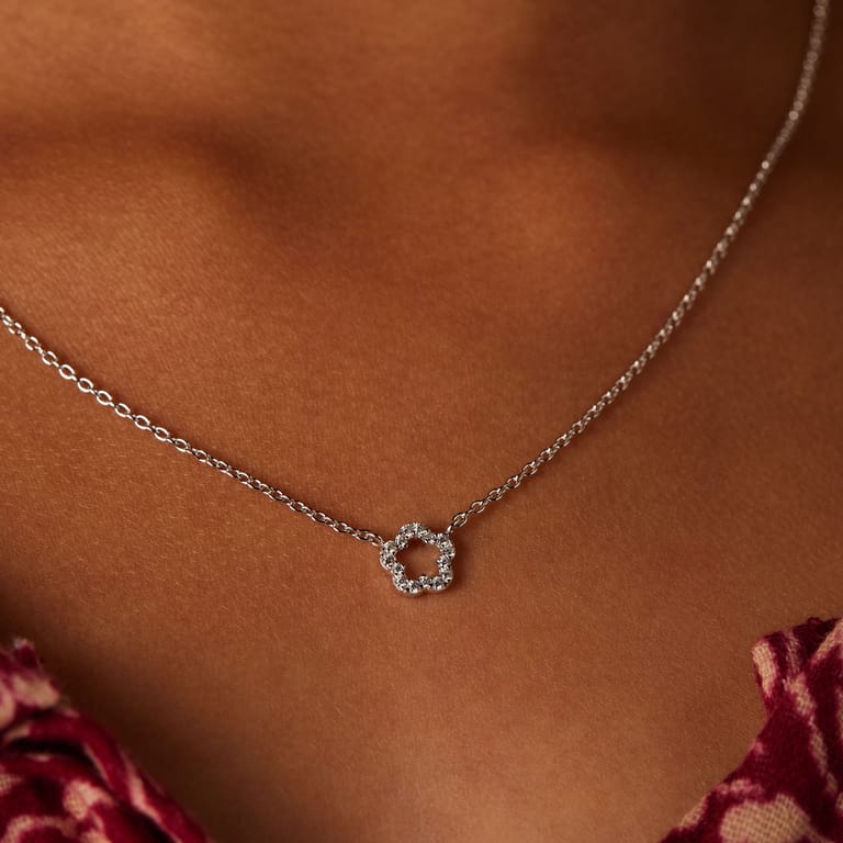 Zilveren ketting met hanger bloem zirkonia