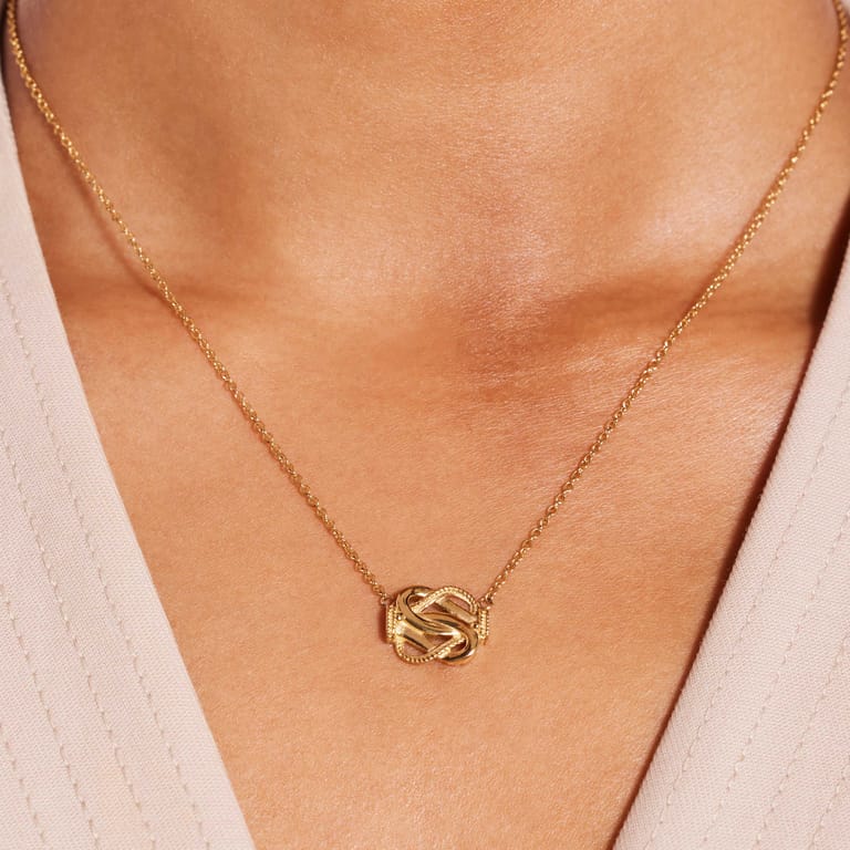 Stalen goldplated ketting met hanger surinaamse mattenklopper voor dames