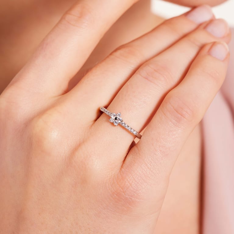 Zilveren ring bloem zirkonia