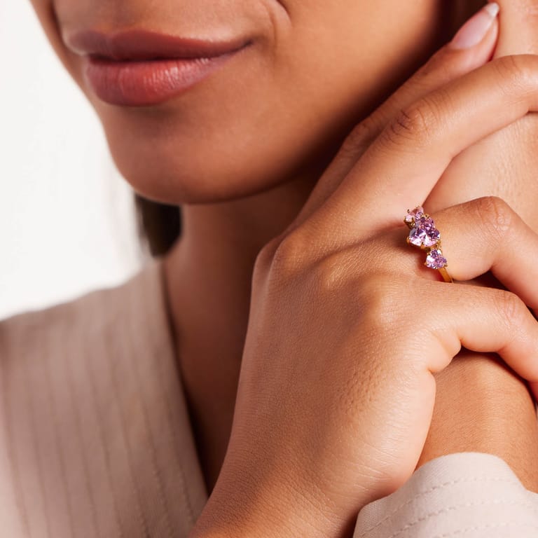 Stalen goldplated vintage ring met 3 roze harten