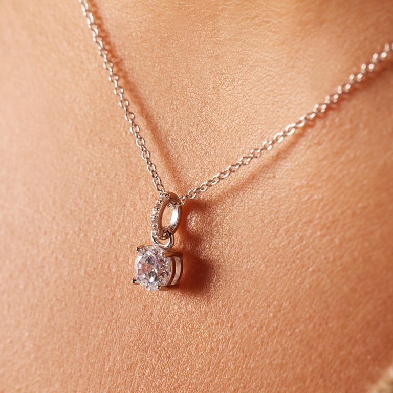 Zilveren ketting met hanger rond zirkonia