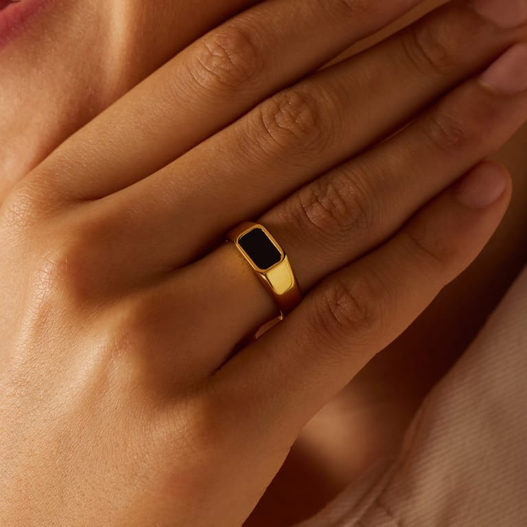 Stalen goldplated ring met zwart agaat