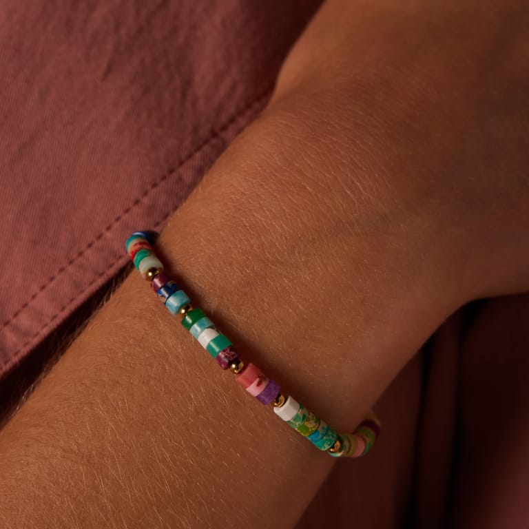 Elastisches Armband aus Edelstahl, vergoldet, mit Glasperlen, mehrfarbig