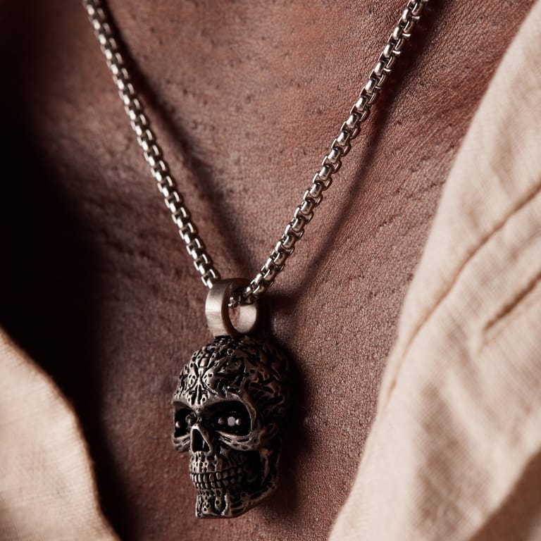 Halskette aus Edelstahl mit Totenkopf