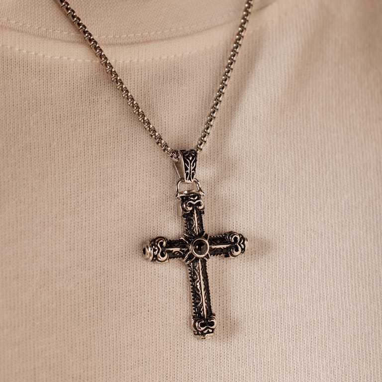 Halskette aus Edelstahl mit Kreuz