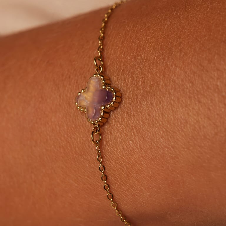 Armband aus Edelstahl, vergoldet, mit Amethyst auf einer Karte