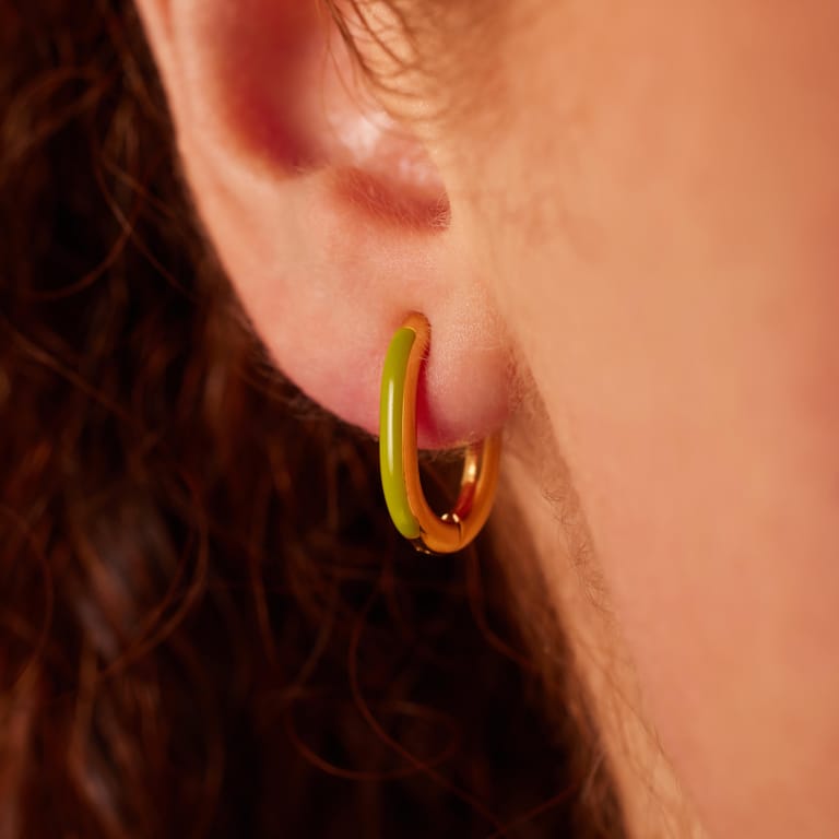 Stalen goldplated oorringen met lichtgroen emaille voor dames