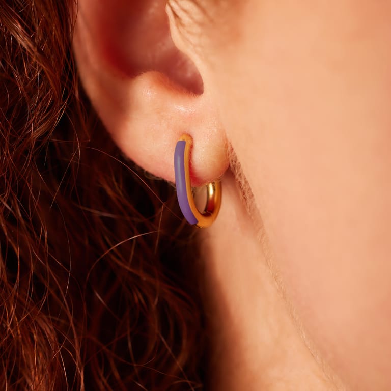 Stalen goldplated oorringen met paarse emaille voor dames