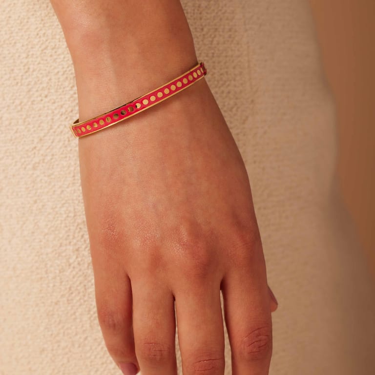 Stalen goldplated bangle met ruby rood