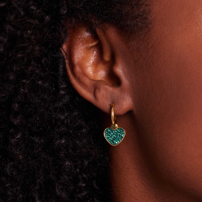 Stalen goldplated oorringen met hanger hart met groen kristal emerald voor dames