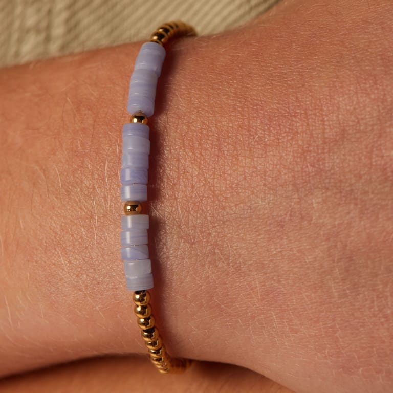Stalen goldplated fantasiearmband met blue lace agaat voor dames